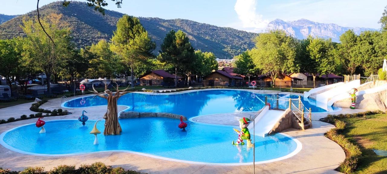 Отель Wecamp Pirineos Больтания Экстерьер фото